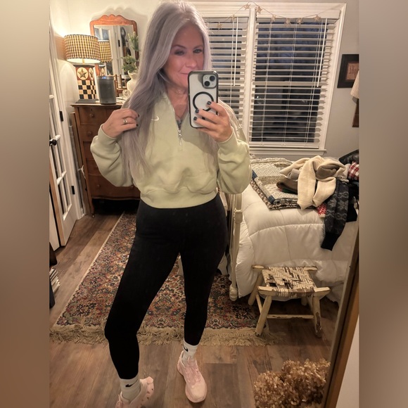 Nike zip Cropped Sweatshirt Womens XS Fit Green Long Sleeve - Picture 4 of 5